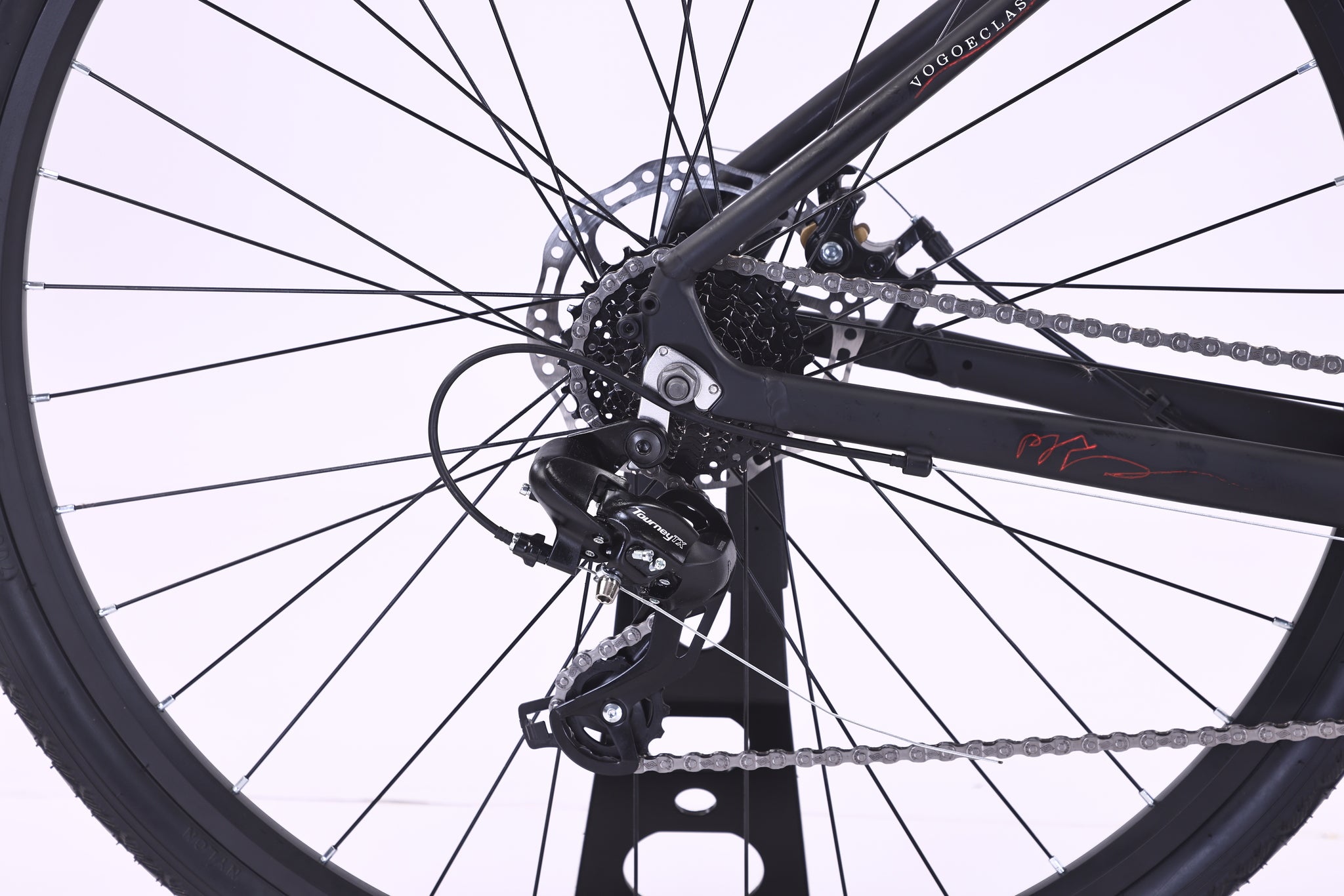 Close-up of the rear wheel and gear system of the 6725 Axis 700c Commuter Bike.