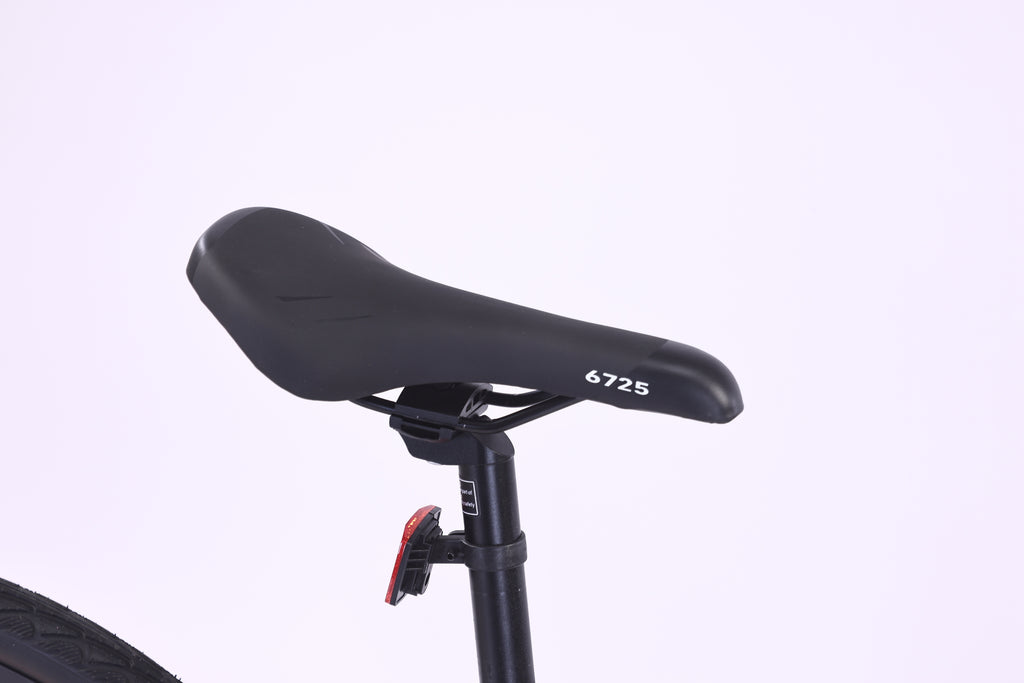 Close-up of the saddle on the 6725 Axis 700c Commuter Bike showcasing its design and build quality.