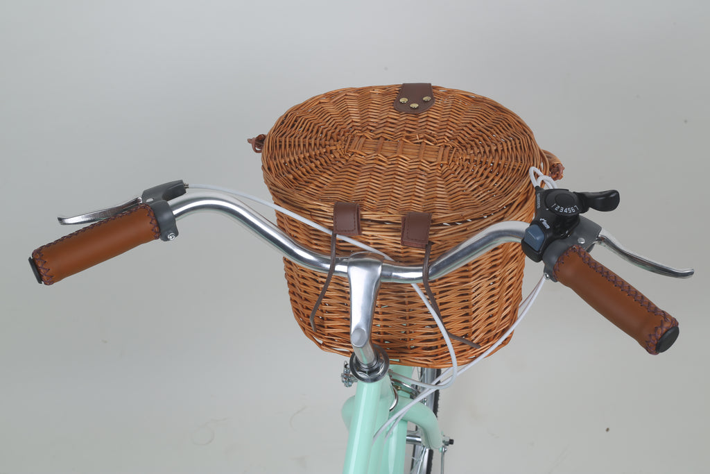Ladies Cruiser Bike wicker basket cruiser handlebars view
