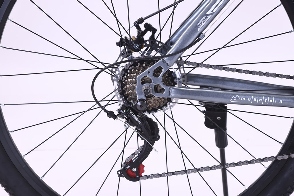 Shimano 7-speed drivetrain on
6725 29-inch mountain bike